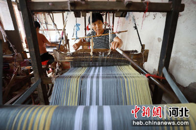 經緯交織的藝術 探訪傳統木織機上的紡織之美